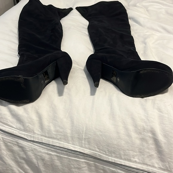 Black thigh high boots - Picture 2 of 2